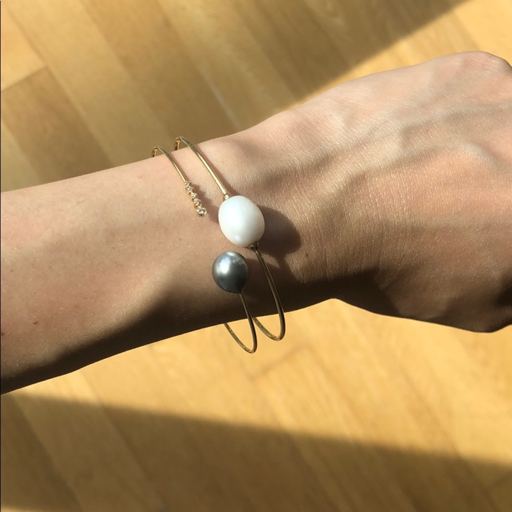 Mizuki Single Pearl Cuff Bracelet - Picture 5 of 5